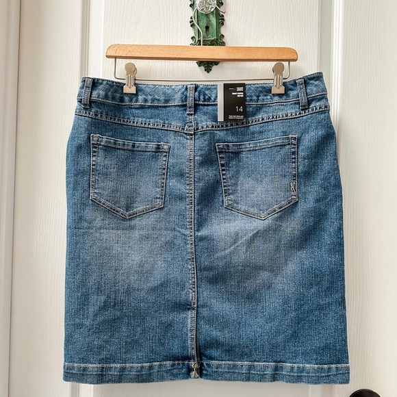 BRAND NEW Style & Co. Medium Wash Denim Tummy Control Mid Rise Skirt Size 14 - Picture 2 of 2